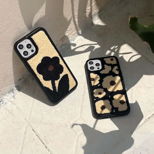 Vista 5 de Funda con diseño de flores retro, bonita funda negra floral para iPhone 13, fabulosa funda de protección femenina peluda para iPhone 13