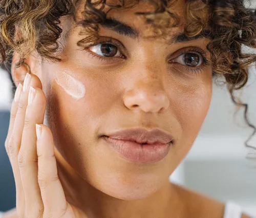 Vista 4 de Ursa Major Lunar Bloom - Suero retinal Hidratante facial potente y suave Líneas finas suaves y arrugas Vegano y libre de crueldad Para todo