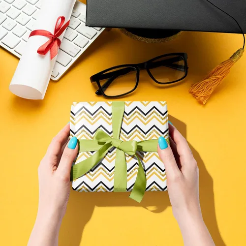 Vista 6 de WAPLIGHAL Papel de regalo de graduación para clase de 2026 – Gorras de graduación, diplomas, estrellas y lo hiciste en negro, color dorado, papel