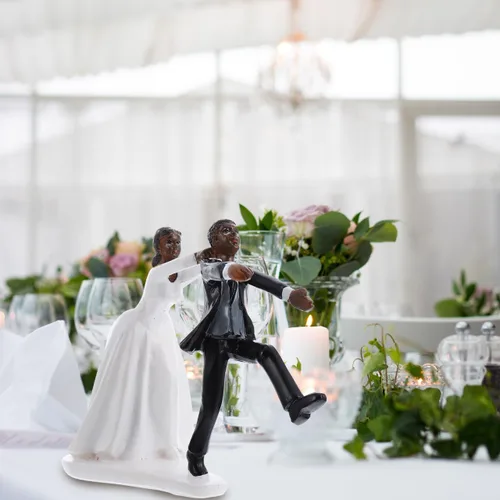 Vista 3 de Decoración negra para pastel de boda de 5.90 pulgadas de resina pintada a mano, figura de novia y novio para boda, ceremonia, fiesta, decoración