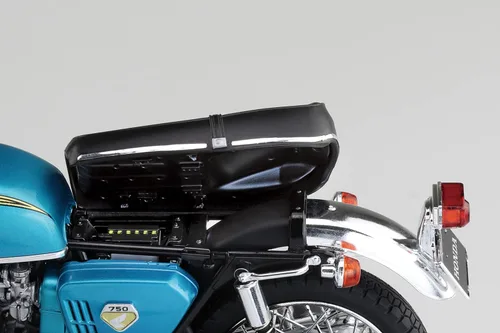 Vista 4 de Aoshima Honda Dream CB750 Four 1969 1:12 Kit de modelo a escala 1:12