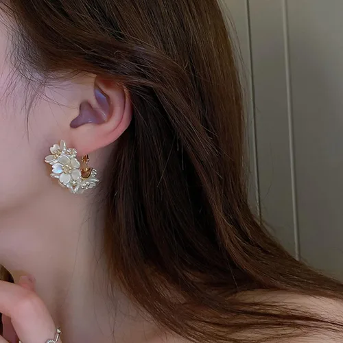 Vista 9 de Aretes para mujer, 1 par de aretes de aro geométricos brillantes con incrustaciones de diamantes de imitación a juego, aretes de círculo de empalme