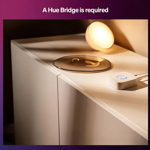 Vista 7 de Kit de inicio seguro Philips Hue con puente, cámara de seguridad con cable, (2) sensor de contacto seguro, (2) bombilla A19 de 75W, ambiente blanco