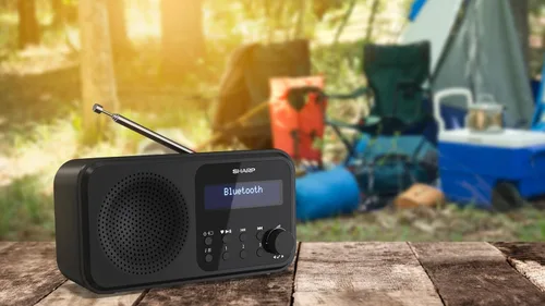 Vista 4 de SHARP DR-P420(BK) Tokyo Portable Digital Radio - Bluetooth 5.0, DAB+/FM, Compact, USB-/Battery Operated, Dual Alarm, 40 Memory Slots, 3.5mm