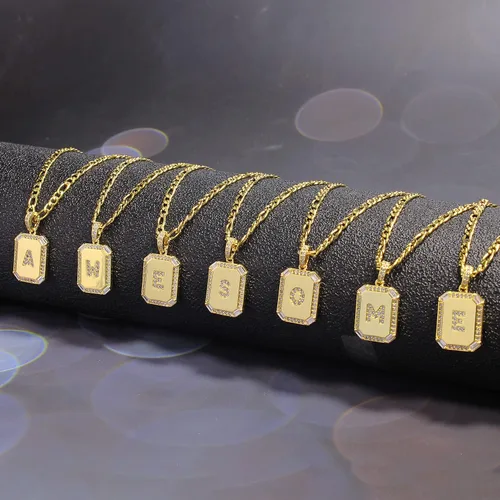 Vista 3 de Collares con inicial de oro para mujer, collar con letras para mujeres y niñas, collar rectangular con monograma de letras, chapado en oro de 18