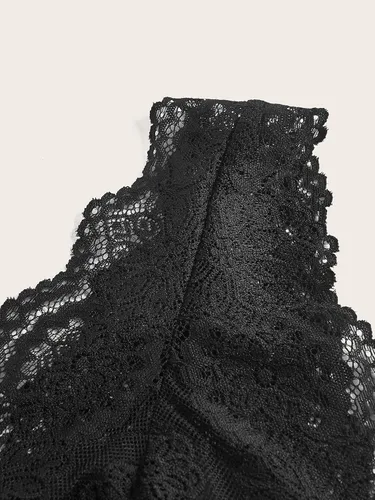 Vista 4 de OYOANGLE Sujetador sin aros de encaje floral de talla grande para mujer, con cuello en V, cobertura completa