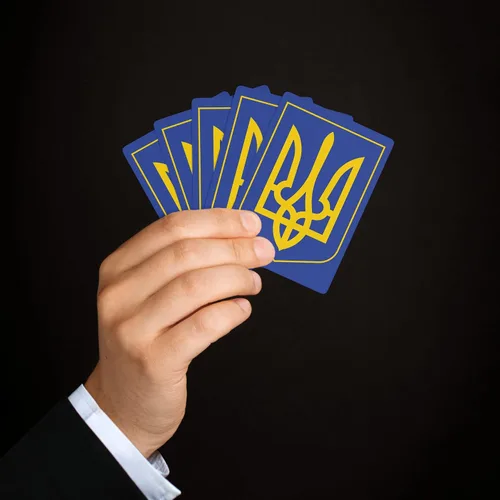 Vista 4 de Brian Bula Naipes de Ucrania Cartas de póquer únicas con el escudo de armas de Ucrania para apoyar a Ucrania