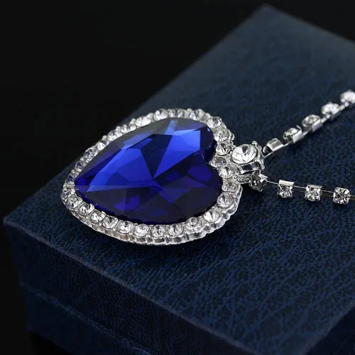 Vista 3 de HEYu jewelry Titanic - Collar en forma de corazón con dije de cristal azul real para mujer esposa