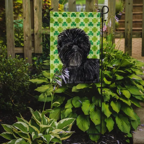 Vista 2 de Caroline's Treasures SS4442GF Affenpinscher Bandera de jardín con retrato de trébol del día de San Patricio para buzón, bandera decorativa