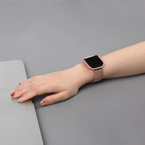 Vista 6 de Wongeto Correa de metal compatible con Fitbit Blaze bandas con marco de metal, correa de repuesto ajustable de malla de acero inoxidable