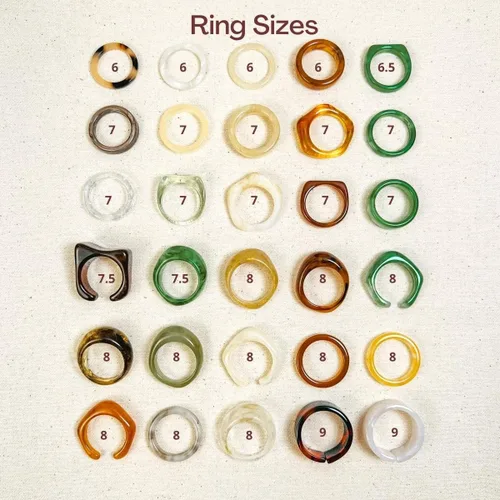 Vista 6 de Viva Joya 24-30 anillos de resina, anillos de plástico acrílicos para mujeres y adolescentes, joyería gruesa y estética, colorida y apilable