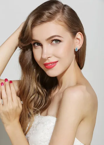 Vista 4 de Aretes de lágrima chapados en platino hechos con cristales austriacos para mujer