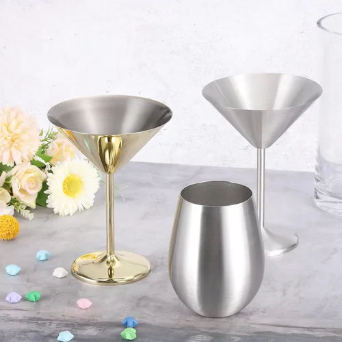Vista 4 de uxcell Copas de cóctel de Martini de acero inoxidable, 2 unidades, 6.1 fl oz/6 onzas, vasos de Martini irrompibles, copa de vino tinto de metal a Oro