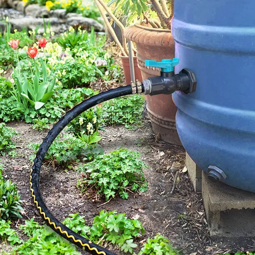 Vista 3 de Kit de grifo de PVC con espita de barril de lluvia con accesorio de mamparo, válvula de bola, adaptador de púas de manguera de jardín, abrazaderas