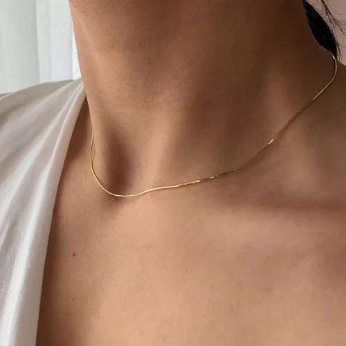 Vista 3 de DEARMAY - Collares de oro bañado de 14 quilates para mujer, delicado collar de gargantilla de espiga de oro, collar de serpiente en capas finas