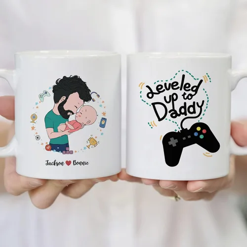 Vista 4 de Gossby Taza de café personalizada para el primer día del padre, Leveled Up to Daddy - Regalo personalizado para nuevo papá, regalo para papá por