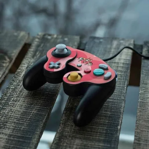 Vista 4 de Skinit Calcomanía para juegos compatible con Nintendo Gamecube Controller, diseño oficial de corazones de Warner Bros Powerpuff Girls