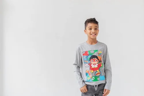 Vista 2 de RYAN'S WORLD Paquete de 2 camisetas Red Titan para niños pequeños y grandes