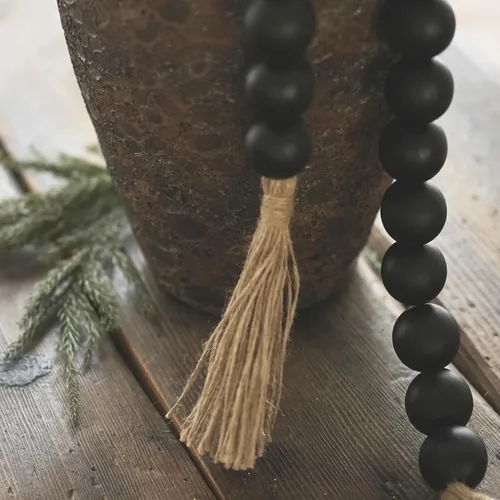 Vista 6 de Guirnalda de madera extragrande, cuentas de madera de 1.4 pulgadas de diámetro con borlas, decoración de cuentas de granja para el hogar