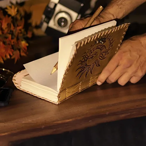 Vista 5 de Diario en relieve de Sun & Moon, diario de 240 páginas, diario vintage, diario de sol luna, cuaderno de bocetos de cuero, cuaderno de cuero, diario