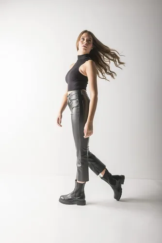 Vista 7 de JATAREA Botines y botas de cuero para mujer
