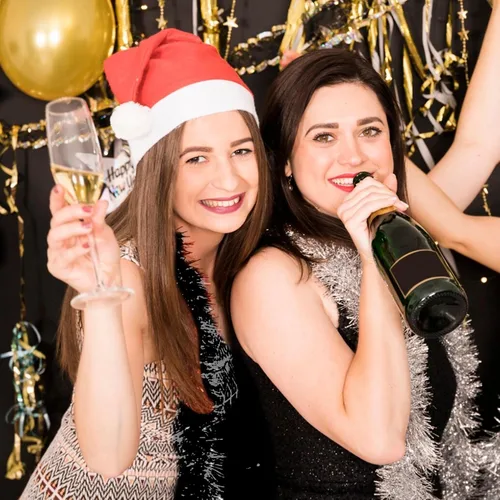 Vista 5 de Guirnalda de oropel de Navidad negra de 25 pies, guirnalda de papel de aluminio metálico para colgar en la pared, telón de fondo para flotadores