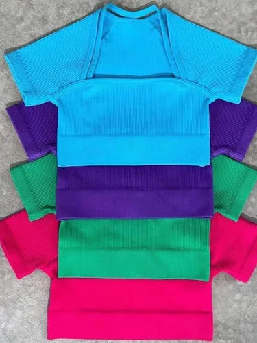 Vista 6 de OQQ Conjunto de 2 piezas de entrenamiento para mujer, con detalle de tirantes acanalados sin costuras, top corto de cintura alta
