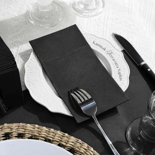 Vista 3 de KAMMAK Servilletas negras desechables con bolsillo, paquete de 50 servilletas de papel de lino preplegadas para decoración de fiestas, decoración