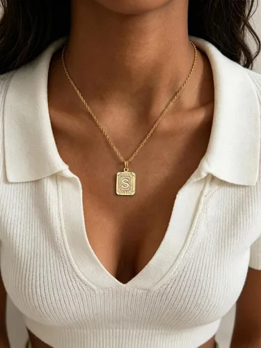 Vista 2 de U7 Initial Necklaces for Women a. Oro