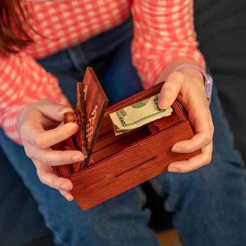 Vista 9 de Bits and Pieces Caja de rompecabezas de dinero secreto, caja de rompecabezas griego Camuflaje tu dinero en efectivo, rompecabezas de madera