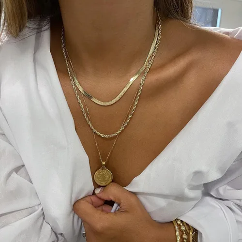 Vista 2 de Collar de espiga para mujer, collar de cadena plana de serpiente con relleno de oro de 14 quilates, collar de cadena de hueso de serpiente de 1.6