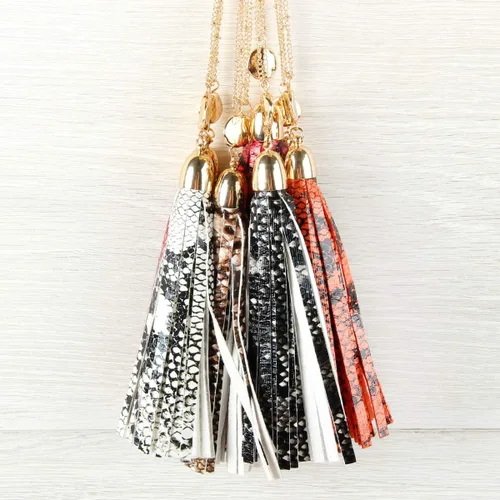 Vista 6 de RIAH FASHION Collar bohemio con borlas Cadena de cuentas largas con flecos de gamuza sintética de tela ligera, Metal, Base de metal