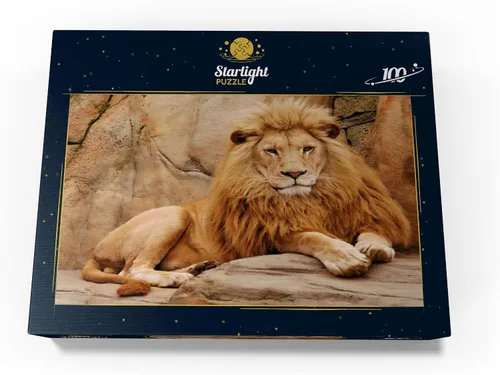 Vista 4 de MyPuzzle A Lion Relaxing On A Stone - Rompecabezas prémium de 100 piezas para adultos