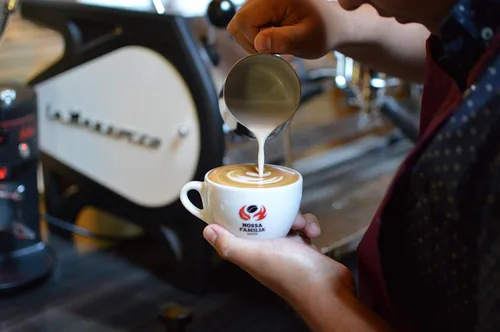 Vista 5 de Café tostado oscuro, tostado francés, molido de 2 libras de Mathilde