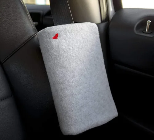 Vista 7 de The Breast & Chest Buddy - Cojín de cinturón de seguridad para cirugía a corazón abierto, mastectomía y reconstrucción de tórax - Gris sólido