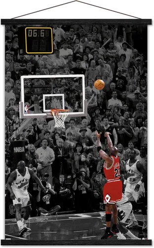 Vista 7 de Trends International Michael Jordan - Póster de pared The Shot, 22.37 x 34.00 pulgadas, paquete de impresión prémium y colgador de madera de haya