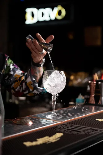 Vista 3 de Barski Copas de vino – Gin Tonic – Cóctel – Cupé – Copa – Juego de 6 vasos de cristal – Copas de globo bellamente diseñadas – Cada copa es de 18