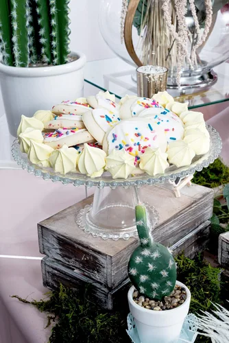Vista 4 de Tarta de postre de pedestal con borde de cuentas de cristal de hasta 8 pulgadas para eventos especiales, eventos de boda, fiestas y decoración