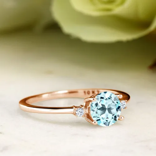 Vista 4 de Gem Stone King Anillo de compromiso solitario de oro rosa de 10 quilates con topacio azul cielo y zafiro blanco creado para mujer