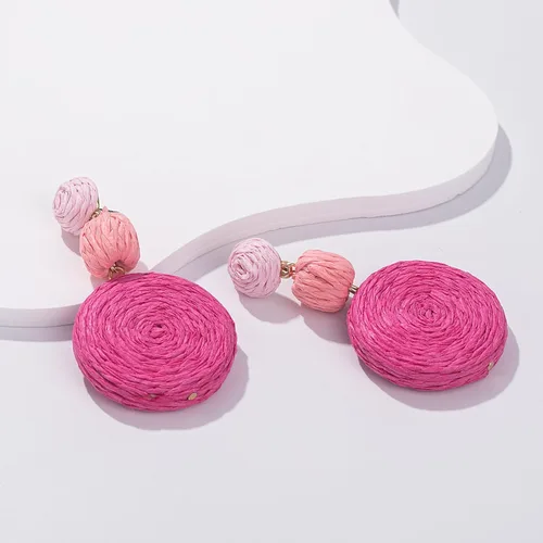 Vista 9 de Statement Raffia - Aretes redondos de bola colgantes de rafia, bonitos aretes bohemios hechos a mano para el verano para mujer
