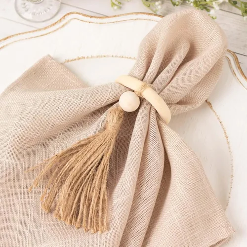 Vista 4 de Efavormart - Paquete de 4 servilleteros de madera color crema con borla tejida de cuentas de yute, estilo granja