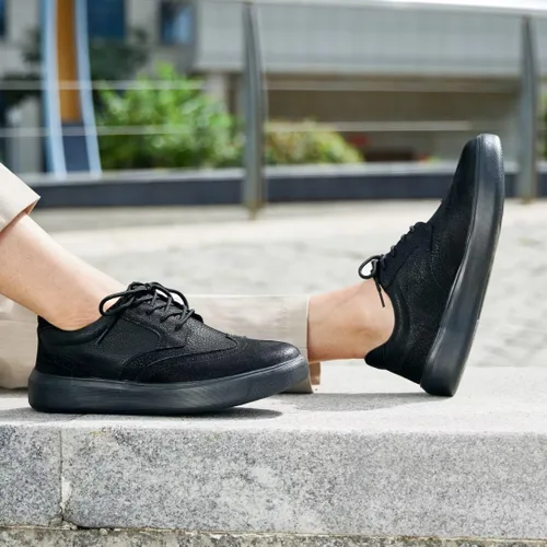 Vista 2 de OrthoComfoot Zapatos ortopédicos de cuero para caminar para hombre: cómodos zapatos Oxford para fascitis plantar con soporte para el arco, pies