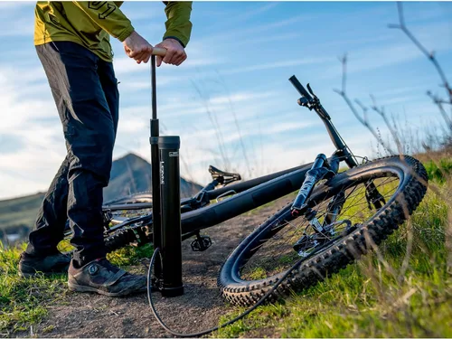 Vista 6 de LEZYNE High Volume Tubeless Bike Floor Pump Compatible with 2.5" Gauge - 220 PSI Tire Air Pump for Mountain/Gravel Bikes - ABS-1 Pro Tubeless Chuck
