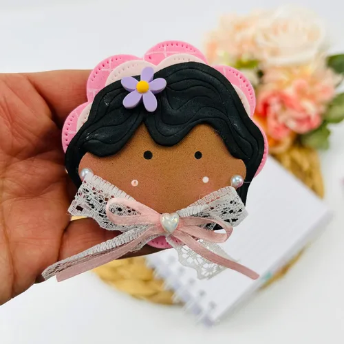 Vista 2 de Adorno hecho a mano para lápiz, adorno para bolígrafo, para niñas y amantes de la escritura, aplique en goma eva. adorable adorno de niña