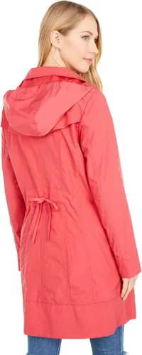 Vista 4 de Cole Haan Chaqueta de lluvia con capucha plegable con lazo trasero para mujer