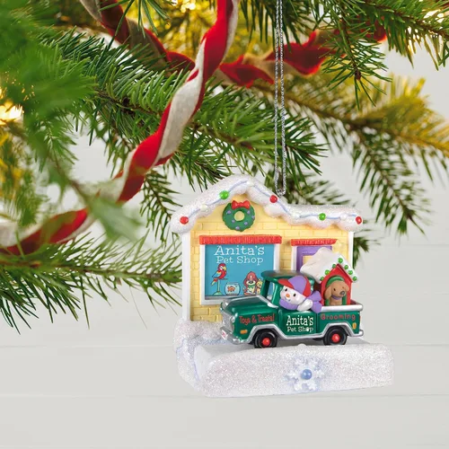 Vista 6 de Hallmark Keepsake Adorno navideño colgante 2023, colección Happy Holiday Parade Anita's Pet Shop musical con luz, regalos para ella