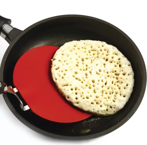 Vista 4 de Norpro 1417R Grip-Ez Espátula Flexible para Crepes Roja, 33.5 cm x 16 cm x 13 cm