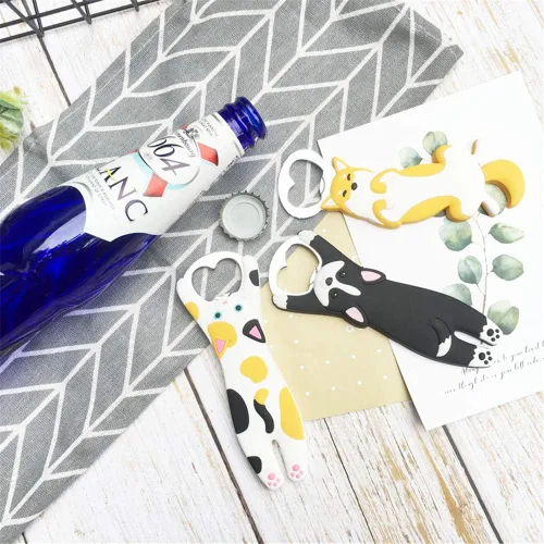Vista 4 de Abrebotellas con forma de perro Husky animal, Abridores de botellas de cerveza con imán de refrigerador, abrebotellas de regalo de suministros