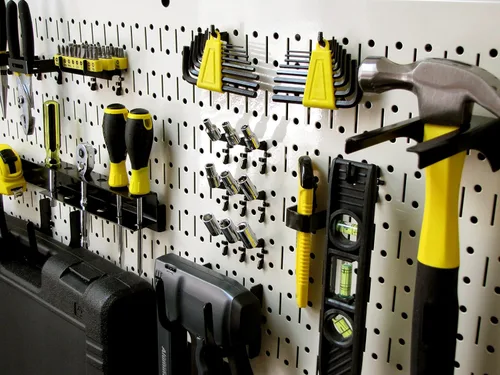 Vista 4 de Wall Control Sistema modular de organizador de herramientas de tablero perforado, unidad de almacenamiento de herramientas de tablero de clavijas