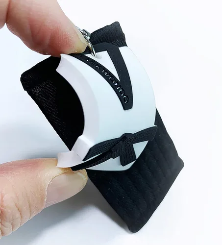 Vista 5 de Llavero de taekwondo con etiqueta de nombre, idea de regalo pensada de calidad prémium para estudiantes y profesores de artes marciales